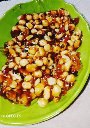 গুড় বাদামের চিক্কি (Gur badamer chikki recipe in Bengali) রেসিপির প্রধান ছবি
