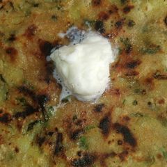 A picture of Makhni aalu paratha.