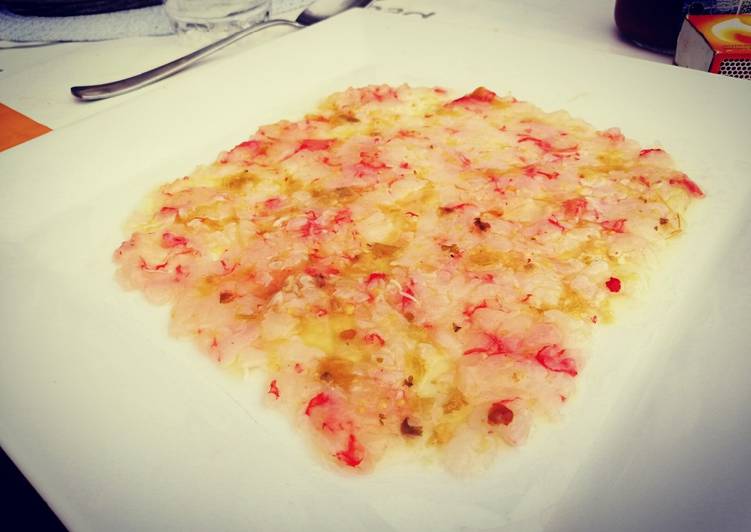 Carpaccio de gambas foodtruck con salsa de jalapeños