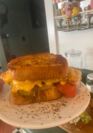 A picture of Roasted chicken sandwich.