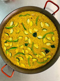 Una foto de Arroz con calabacín, pollo y pimiento verde