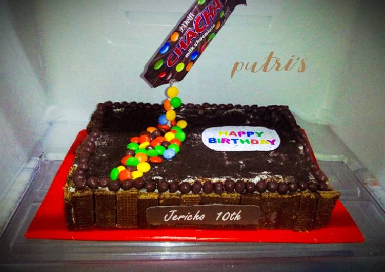 Cara Gampang Membuat Gravity birthday cake yang Enak Banget