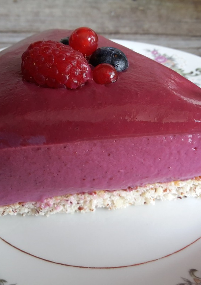 Una foto de Tarta mousse de frutos del bosque