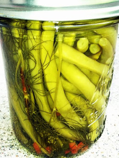 A picture of Julie's Dilly Beans.