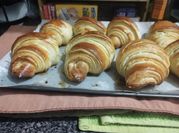 Una foto de croissants de mantequilla