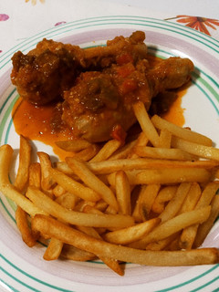 Una foto de Jamoncitos de pollo 🐥 en salsa