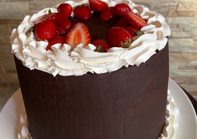 Torta de chocolate y frutilla 🤤 #deliciasparacompartir#tortadechocolate#