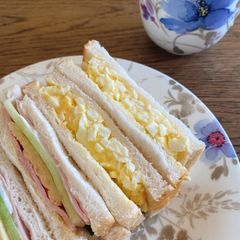 A picture of Japanese egg sandwich - Tamago sando 🐣.