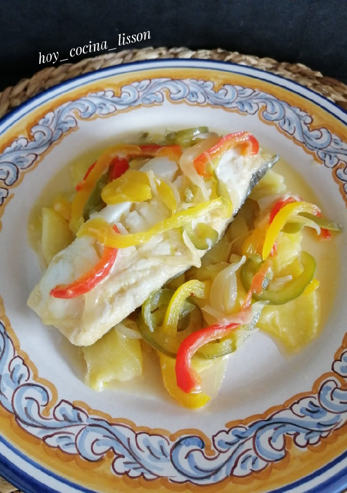 Una foto de Lomo de bacalao skrei con pimientos