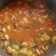 Pollo con verduras en jitomate