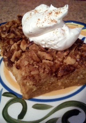 A picture of pumpkin crunch caramel cake.