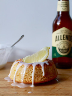 Una foto de Bizcocho de cerveza y limón