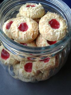 Foto resep Thumbprint Strawberry Cookies..