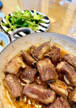 Hình của món Sườn xào chua ngọt.