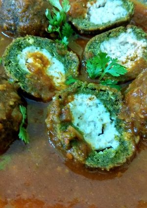 A picture of Palak Paneer Tomato Curry.