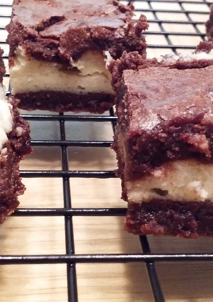 A picture of Cheesecake Brownies.