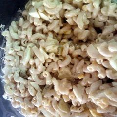A picture of American macaroni salad.