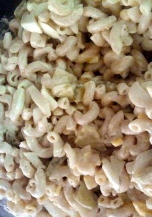 A picture of American macaroni salad.