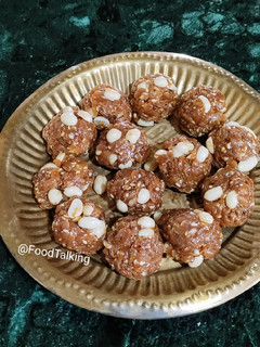 A picture of Red Chuda Mixed Ladoos.