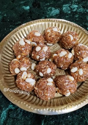 A picture of Red Chuda Mixed Ladoos.
