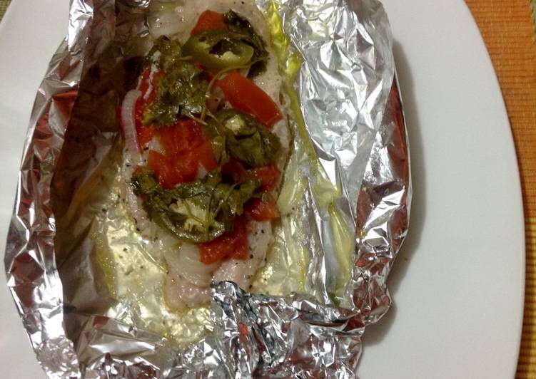 Filete de pescado a la Mexicana empapelado Receta de Codiego Cookpad