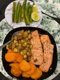 Salmón con dos tipo de papas 😋y espárragos😋