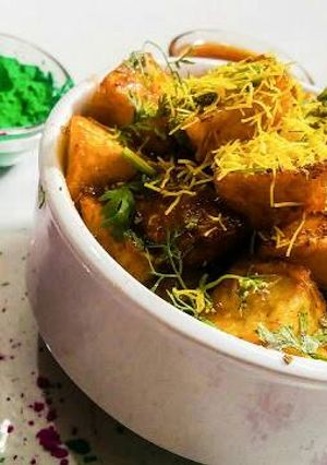 A picture of Aloo Chat.
