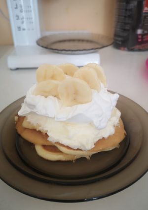 Amerikai palacsinta pudinggal és tejszínhabbal recept fotója