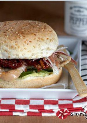 Φωτογραφία της συνταγής Burger με ψητό φιλέτο γαλοπούλας και σως βασιλικού
