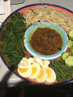 A picture of Indonesian peanut sauce Salad.