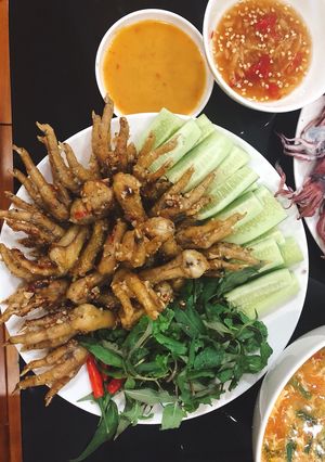 Hình của món Chân gà chiên mắm tỏi.