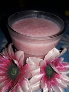 स्ट्रॉबेरी मिल्क शेक (Strawberry milk shake recipe in hindi) रेसिपी मुख्य फोटो