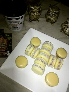 Una foto de Alfajores de membrillo glaseados