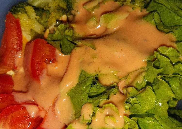Salad with kewpie dressing