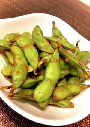 A picture of Easy Spicy Garlic Edamame.