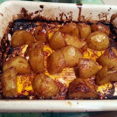 A picture of roasted new potatoes.