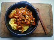 Una foto de salsa para polenta fácil