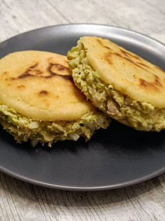 Una foto de Arepas de reina pepiada