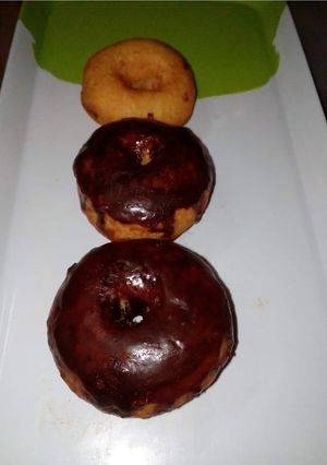 A picture of Chocolate glazed Donuts🍩🍩🥯.