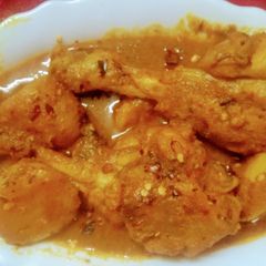 A picture of Bengali  Style  Potato  Chicken  Curry.