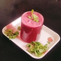 A picture of Beetroot Pomegranate Juice (Healthy juice 😋).