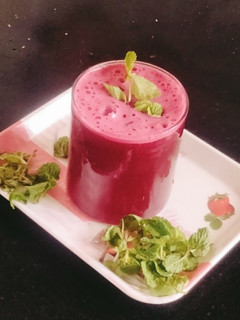 A picture of Beetroot Pomegranate Juice (Healthy juice 😋).