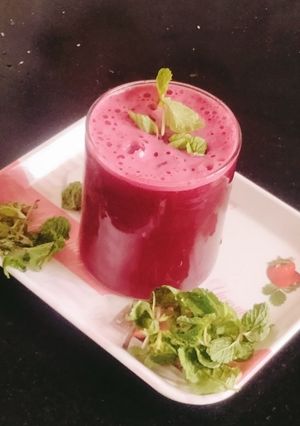 A picture of Beetroot Pomegranate Juice (Healthy juice 😋).