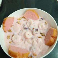 A picture of Fruit Cake Trifle.