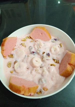 A picture of Fruit Cake Trifle.