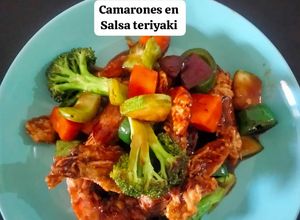 Una foto de Camarones en salsa teriyaki