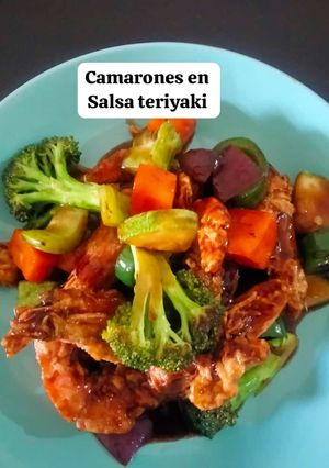 Una foto de Camarones en salsa teriyaki
