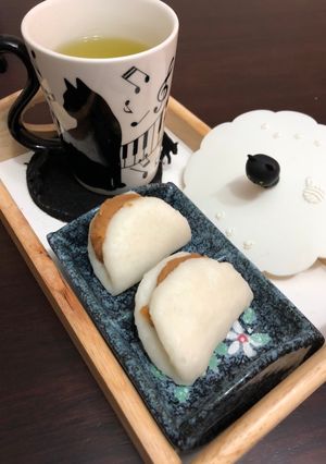 Una foto de Pastel de arroz relleno pasta an de miso 🇺🇾🇯🇵KASHIWAMOCHI味噌柏餅Dulces del Día de Niño 5 MAYO en Japón🎏
