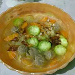 Sayur bening bakso wortel oyong yummy 😋😋 রেসিপির প্রধান ছবি