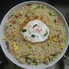 A picture of Chicken Egg Fried Rice😋🍲🍚.
